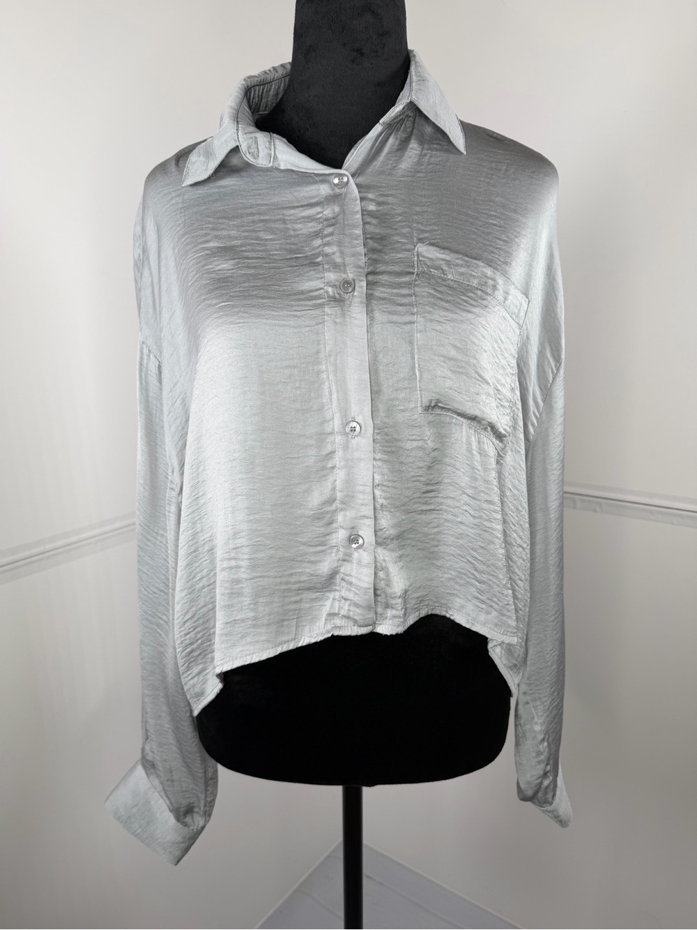 Glam Silver Satin Button Front Blouse Long Sleeve Size Small